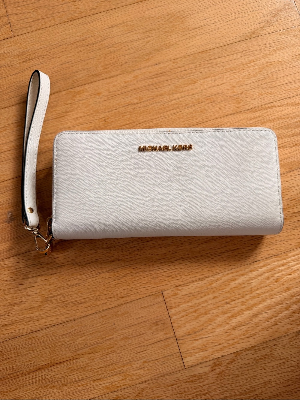 Michael Kors White Saffiano Zip Wallet with Wristlet